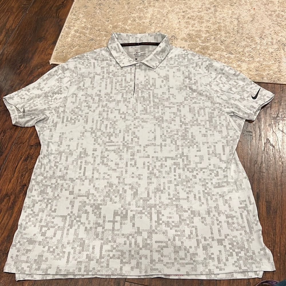 Nike Tiger woods edition Polo shirt Size large cool design all over